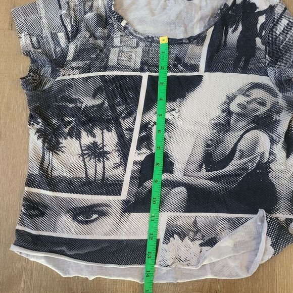 Guess y2k Black & White Graphic Vintage Crop Top - Picture 6 of 7